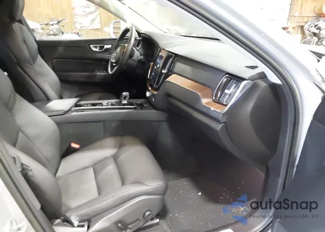 2023 Volvo Xc60 B5 Plus Bright Theme из США, поврежденный, VIN YV4L12RN5P1273490